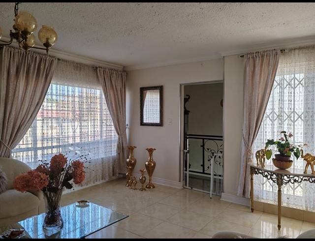 3 BEDROOM HOUSE FOR SALE IN LENASIA EXT 1